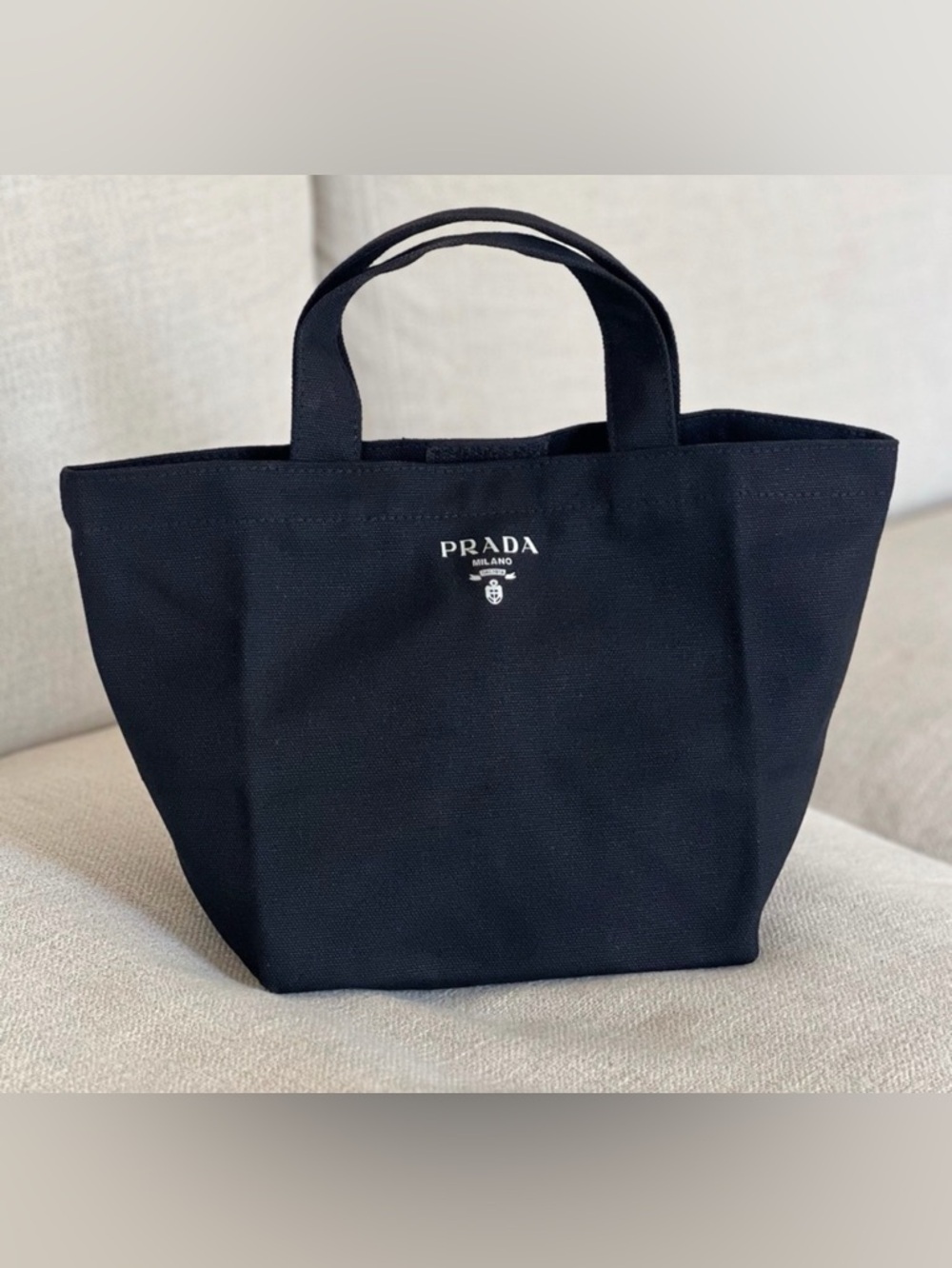 Prada Beauty Black Toilet
Pouch/Lunch Bag - Picture 4 of 10